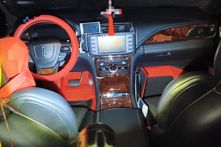 Used Lincoln Continental 2018 3.0T Four-Wheel Drive Prestige Edition Center Console