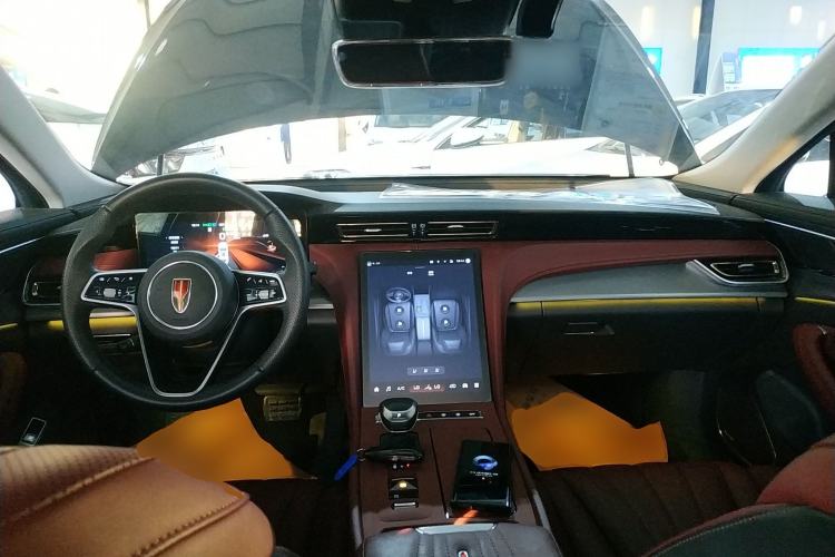 Used Hongqi H5 2024 2.0T Automatic Smart Connect Flagship Edition Center Console