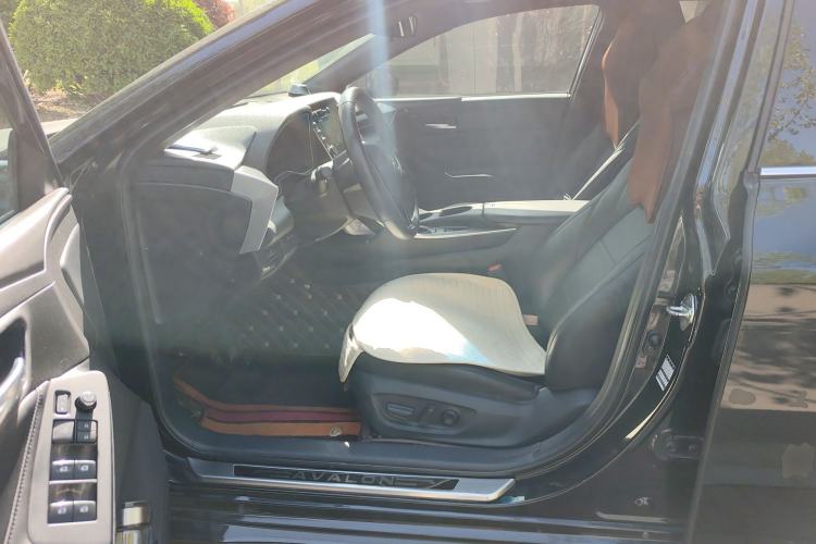 Used Toyota Avalon 2019 Dual-Engine 2.5L Luxury Edition China VI Standard
