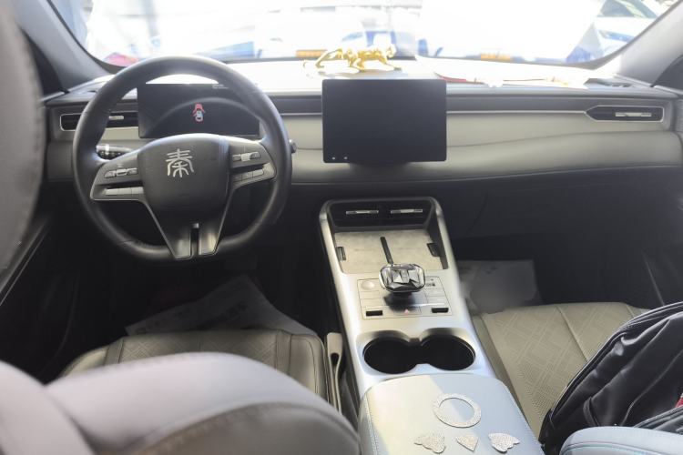 Used BYD Qin PLUS 2025 DM-i Smart Drive 55KM Leading Model Center Console