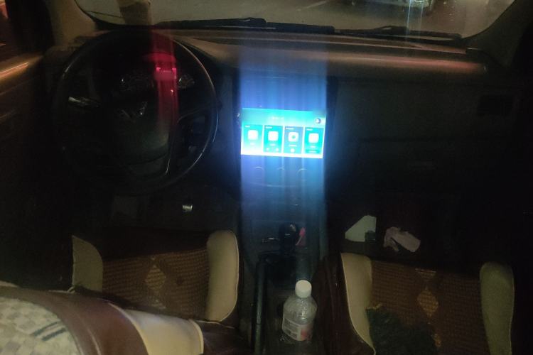 Used Wuling Rongguang V 2019 1.5L Van - Utility Model Center Console