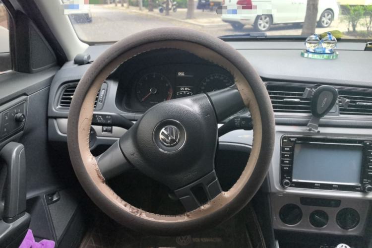 Used Volkswagen Lavida 2013 Revised Classic 1.6L Manual Fashion Edition Steering Wheel