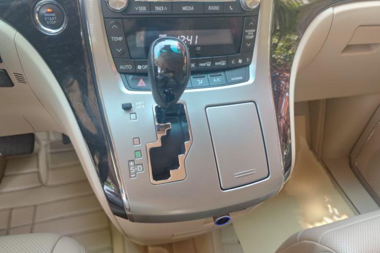 Used Toyota Alphard 2012 3.5L Luxury Edition
