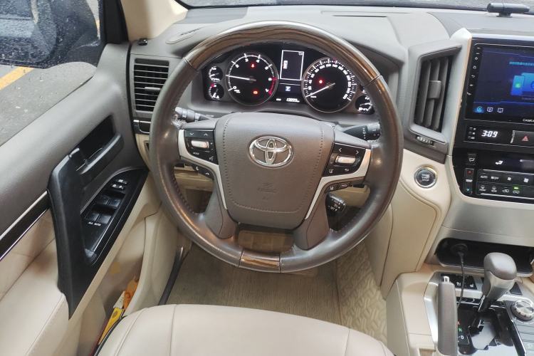 Used Toyota Land Cruiser 
