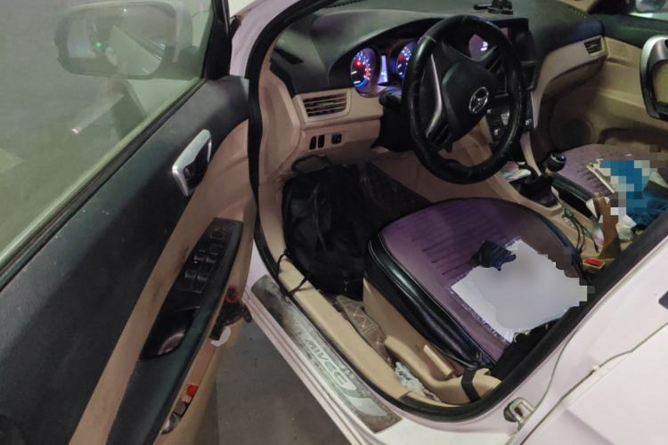 Used Soueast V5 Lingzhi 2013 1.5L Manual Comfort Model CNG Driver Seat