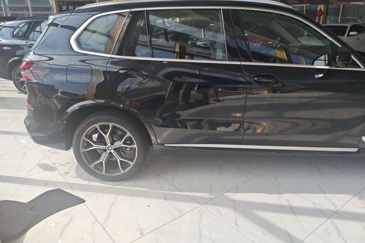 Used BMW X5 2023 xDrive 30Li Luxury M Sport Package