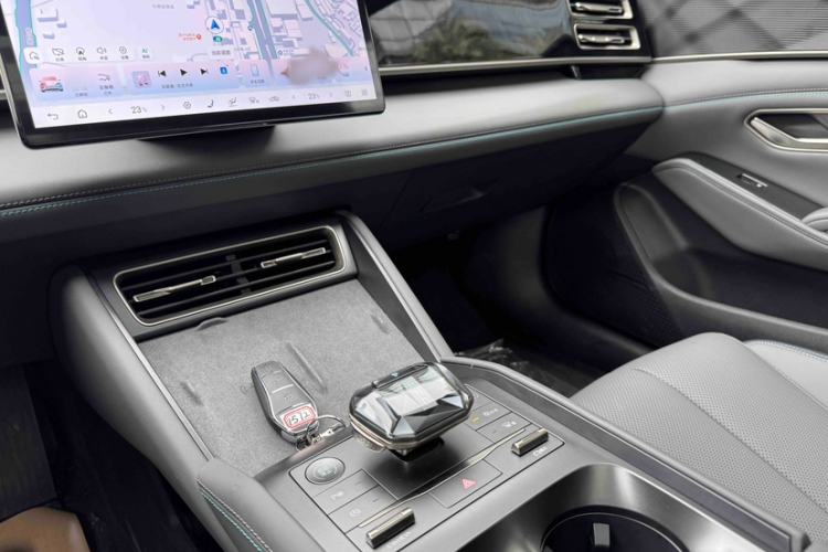 Used BYD Qin L 2025 DM-i Smart Drive 120KM Superior Model
