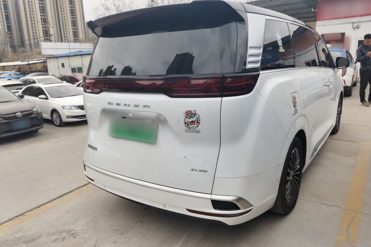 Used Denza D9 2022 EV 600 Four-Wheel Drive Flagship Model
