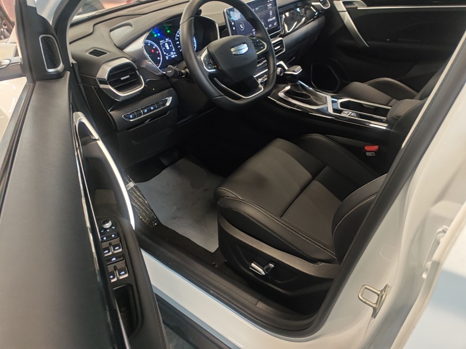 Geely Auto Coolray 2025 Model 1.5L CVT Superpower Edition MAX — снимка 18