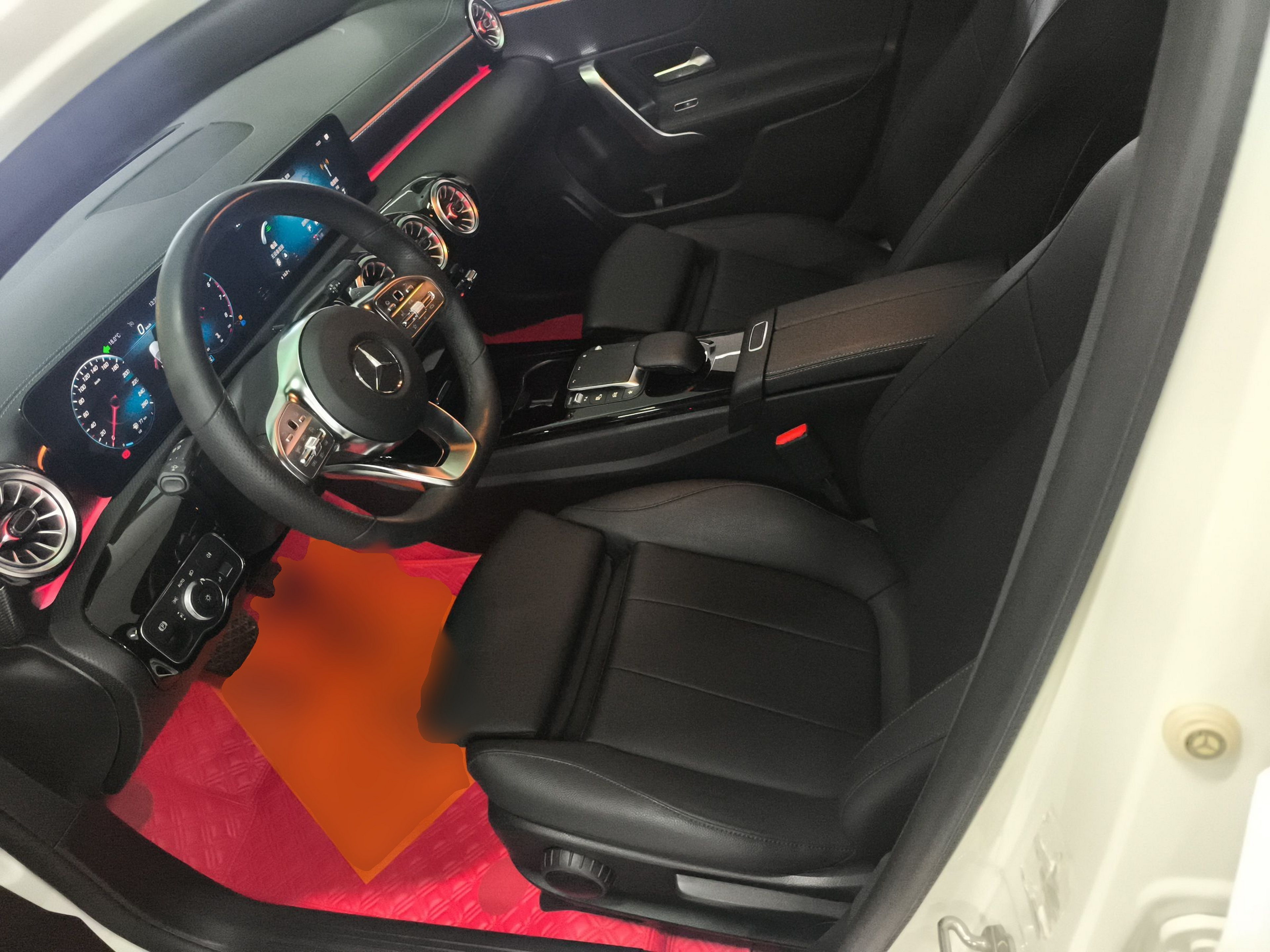 Переднее сиденье в автомобиле