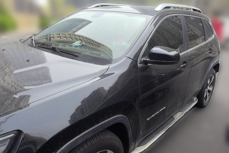 Used Jeep Cherokee 2019 2.0T Two-Wheel Drive Yue Xiang Edition China VI Emission Standard