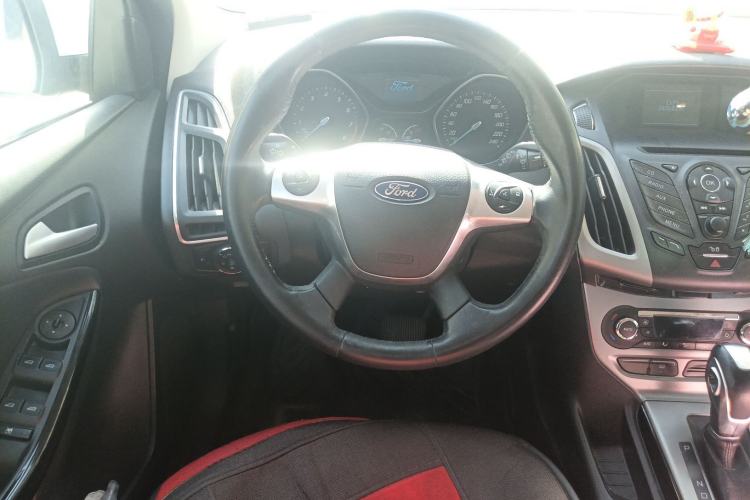 Used Ford Focus 2012 Hatchback 1.6L Automatic Fashion Edition
