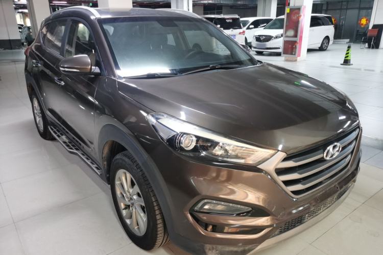 Used Hyundai Tucson 2015 1.6T Dual-Clutch Two-Wheel-Drive Smart Model Front Right 45 Deg