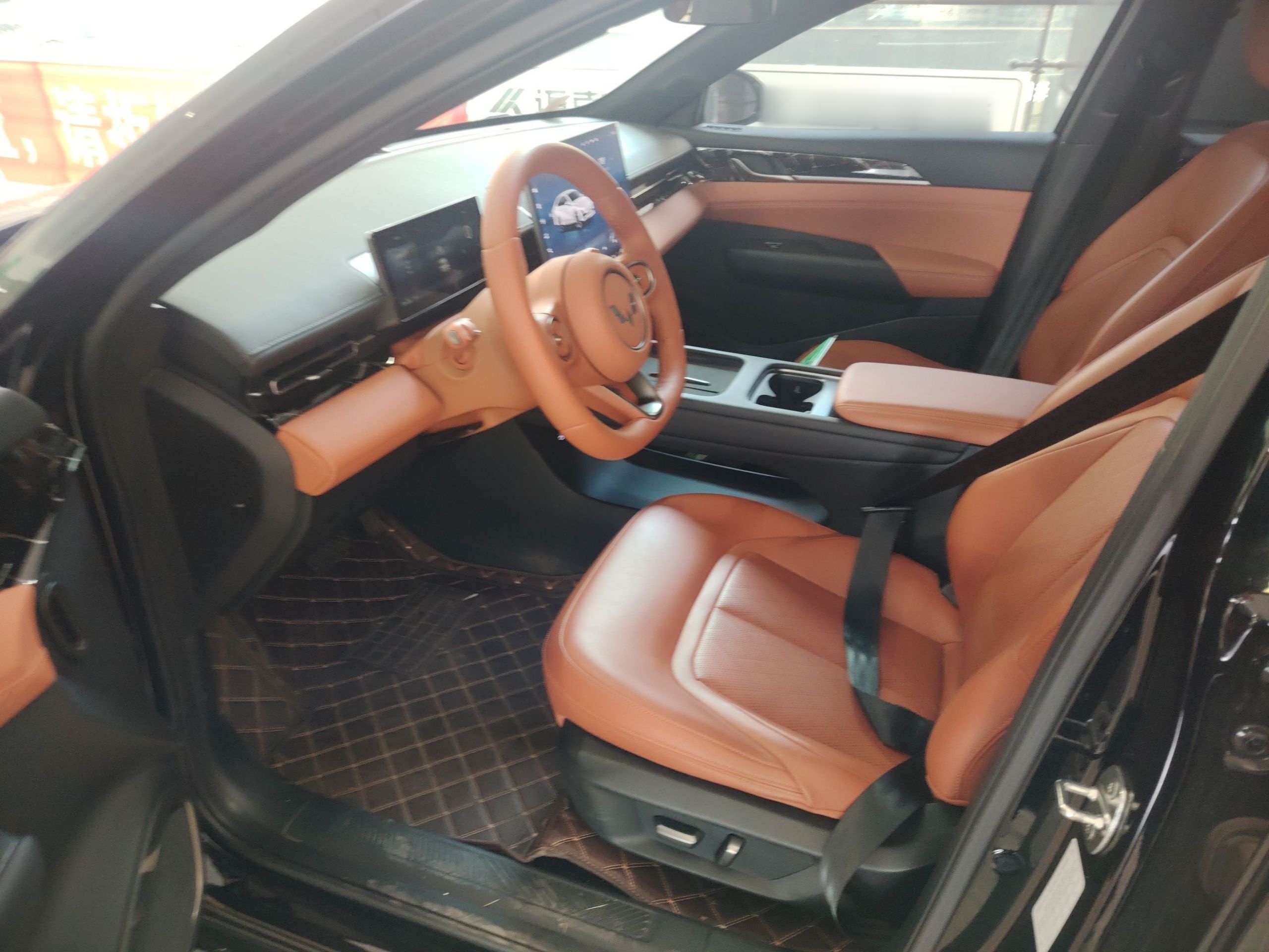 Переднее сиденье в автомобиле