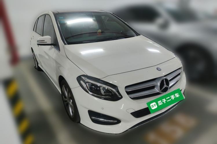 Used Mercedes-Benz B-Class 2015 B 200 Fashion Model Front Right 45 Deg