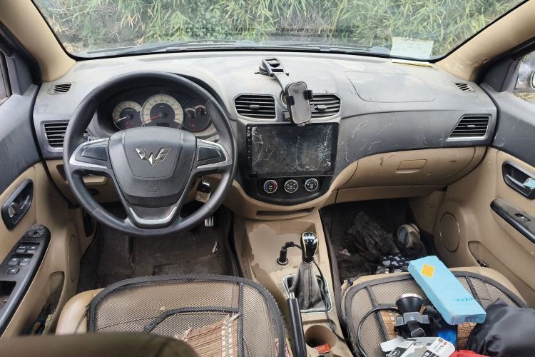 Used Wuling Hongguang 2014 1.2L S Comfort Model China IV