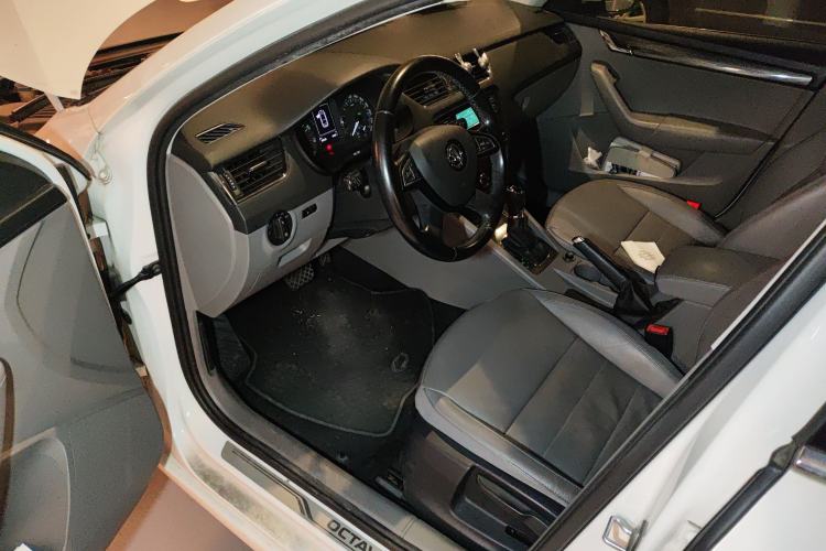 Used Skoda Octavia 2015 1.6L Automatic Yijun Edition
