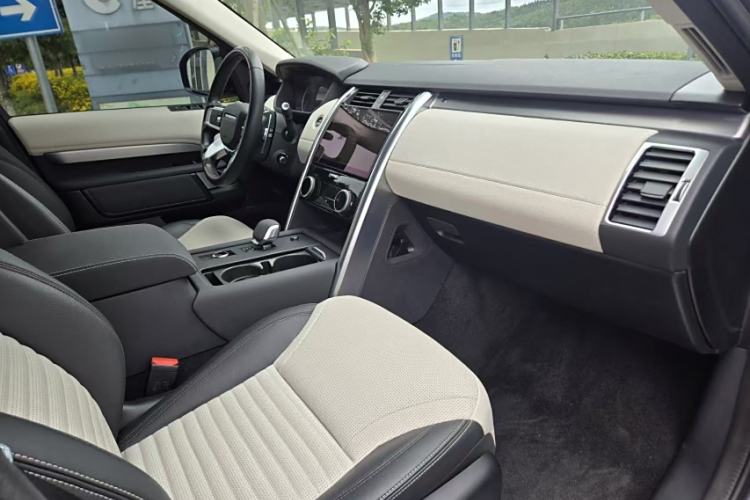 Used Land Rover Discovery 2023 Revised Version 360 PS R-Dynamic S