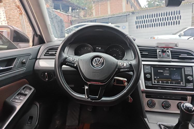 Used Volkswagen Lamando 2015 230TSI Manual Trend Edition Steering Wheel