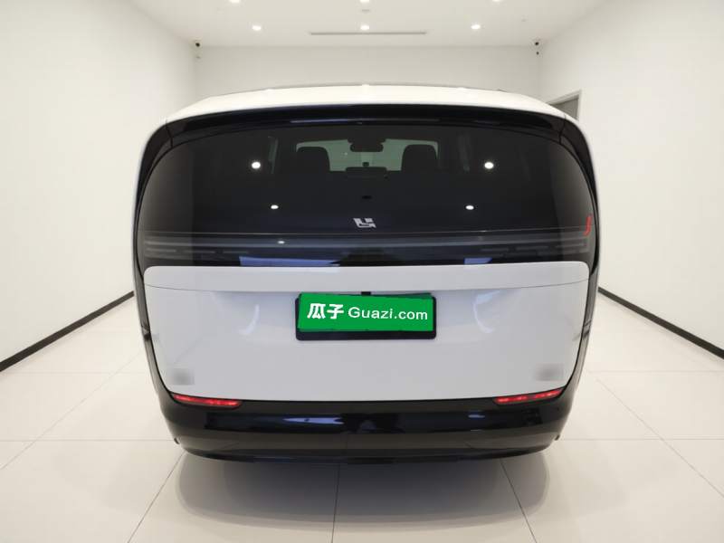 Used Li Auto MEGA 2025 Home Family Special Edition — 5