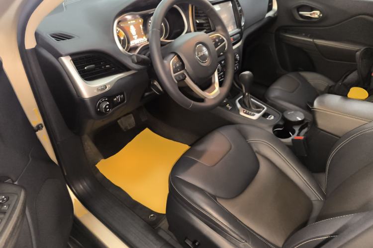 Used Jeep Cherokee 2016 2.4L Professional Smart Version