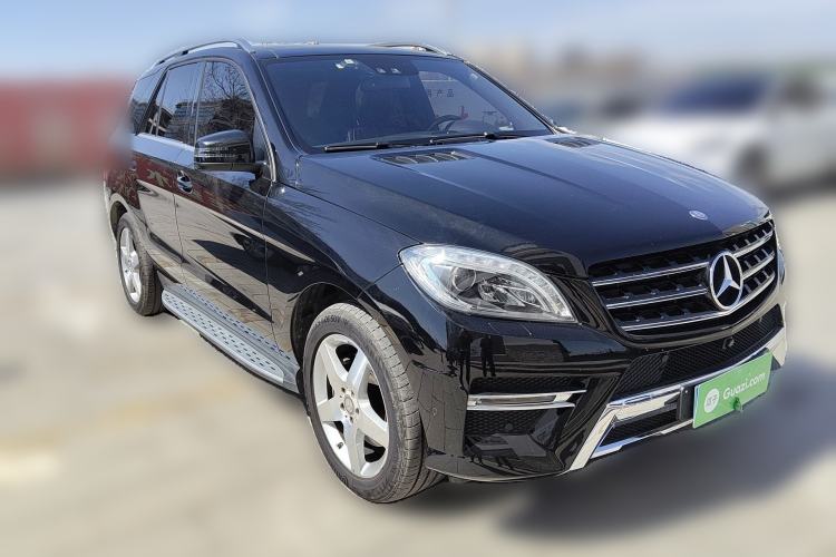 Used Mercedes-Benz M-Class 2015 ML 400 4MATIC Luxury Model Front Right 45 Deg