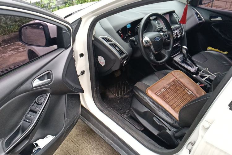 Used Ford Focus 2012 Sedan 1.6L Automatic Fashion Edition
