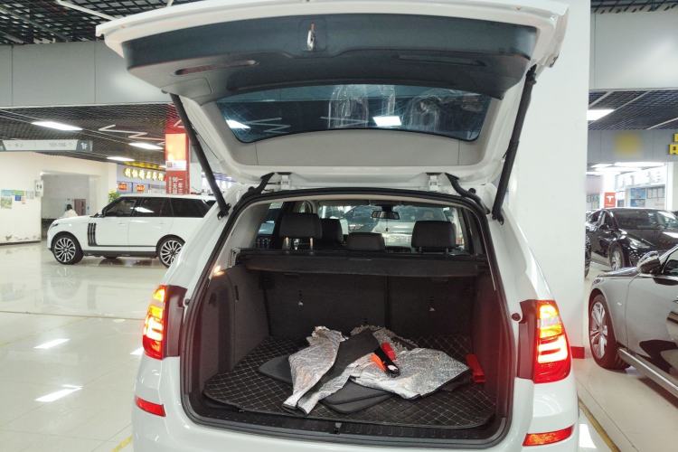 Used BMW X3 2016 sDrive20i Trunk