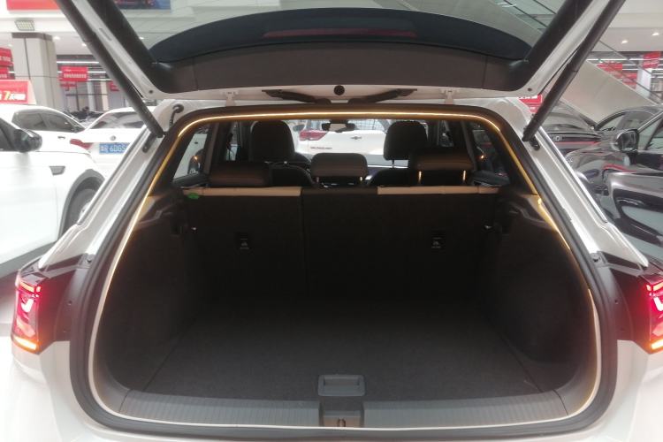 Used Volkswagen T-ROC 2023 300TSI DSG Two-Wheel-Drive Chen Guang Edition Trunk