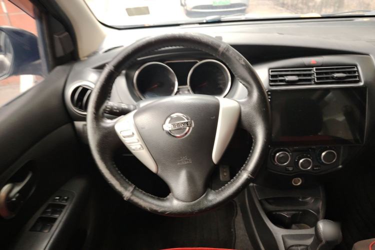 Used Nissan Livina 2013 1.6XL Manual Luxury Edition Steering Wheel