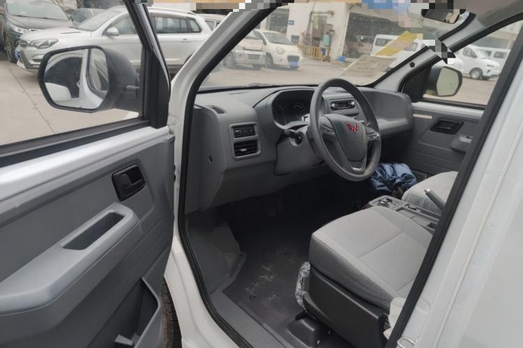 Used Wuling Yangguang 2025 Model 400km Bus Edition—Comfort Edition