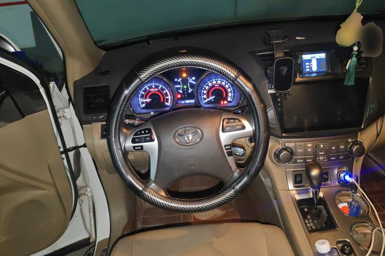 Used Toyota Highlander 2012 2.7L Two-Wheel Drive 7-Seater Luxury Edition
