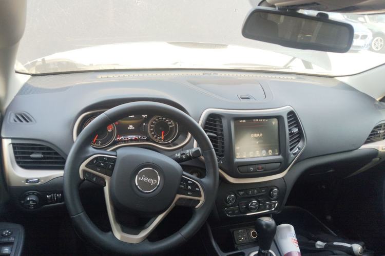 Used Jeep Cherokee 2017 2.0L Superior Edition Center Console