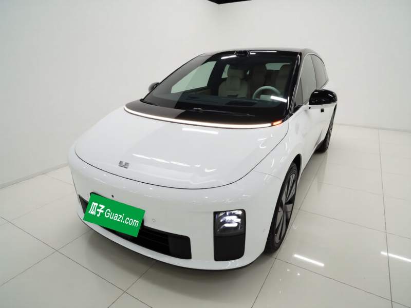 Used Li Auto i6 2025 Model Four-Wheel-Drive Standard Type — 1