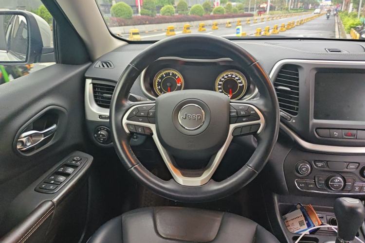 Used Jeep Cherokee 2020 2.0L Two-Wheel Drive Classic Sports Edition
