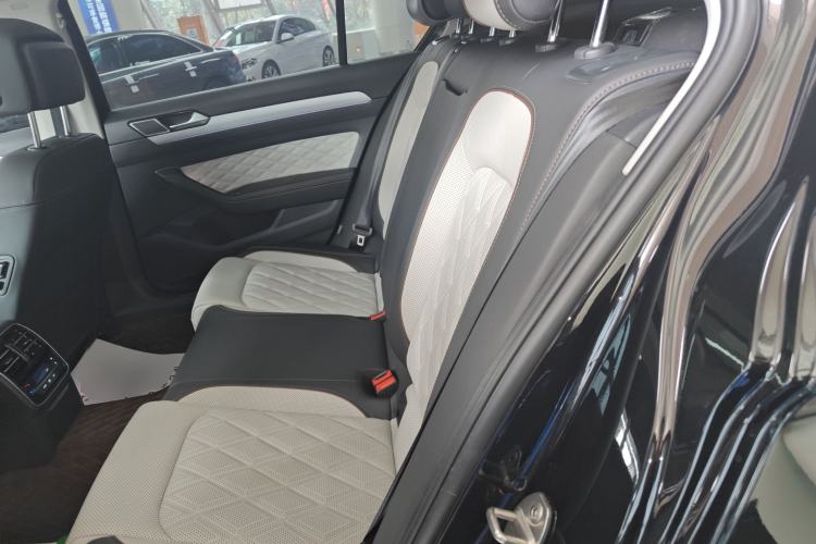 Used Volkswagen Magotan 2025 Zhongxiang Version 330TSI DSG Luxury Edition