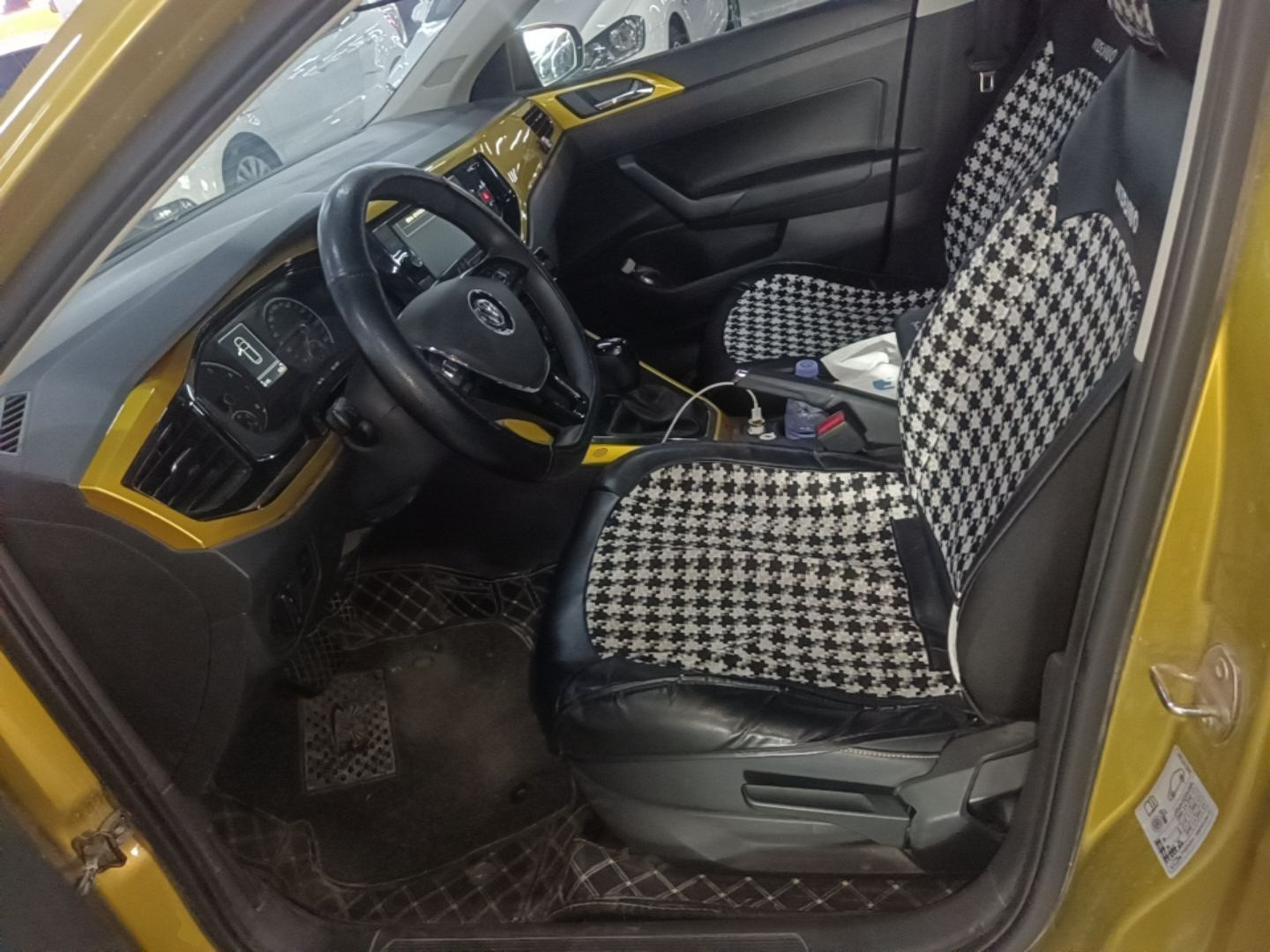 Interior delantero