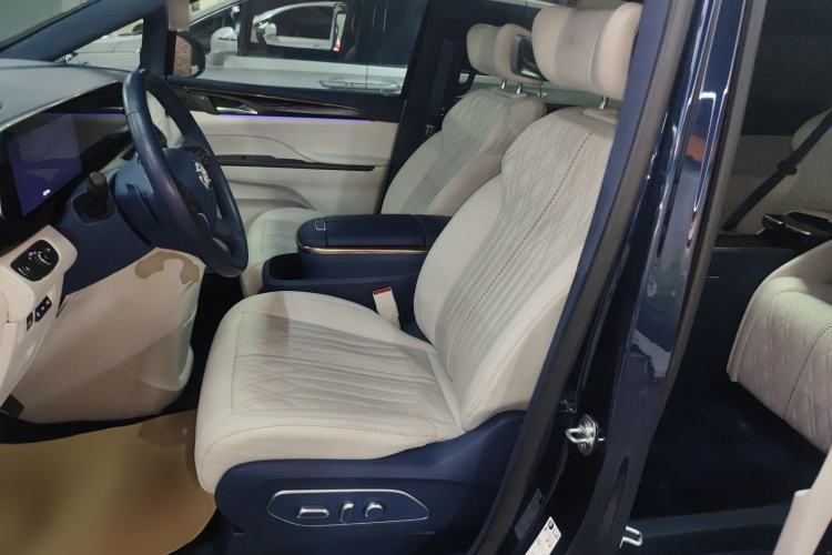 Used Buick GL8 2022 Avenir Avia Four-Seat Prestige Edition Left Front Seat