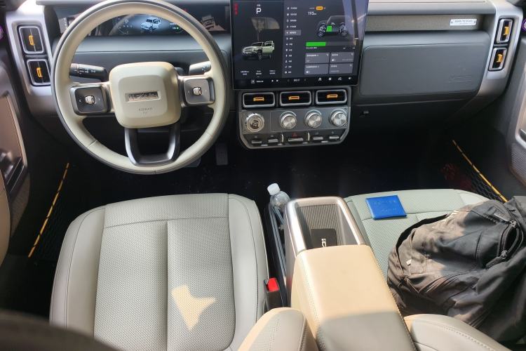 Used iCAR V23 2025 501 Four-Wheel Drive Intelligent Driving Version Center Console