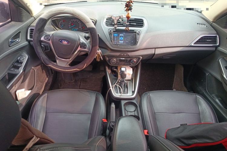 Used Ford Escort 2015 1.5L Automatic Fashion Model Center Console