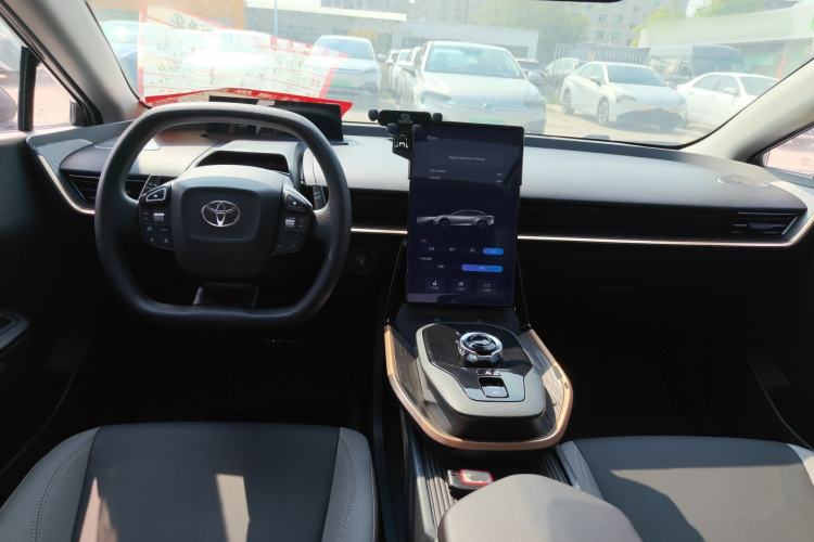 Used Toyota bZ3 2023 517 km Elite PRO Center Console