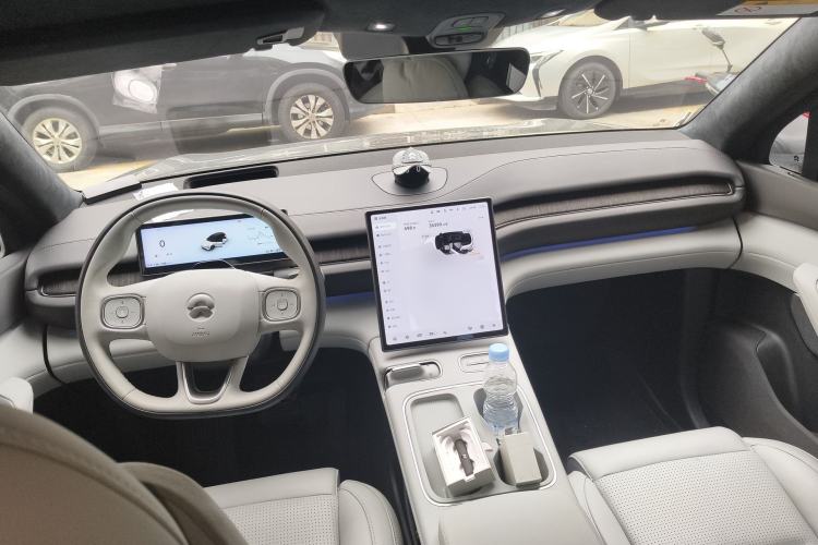 Used Nio ES6 2024 75 kWh Center Console