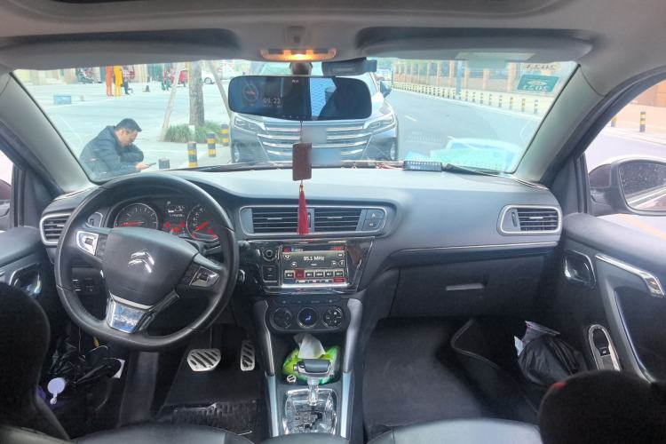 Used Citroen C3-XR 2015 1.6THP Automatic Pioneer Model Center Console