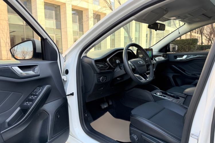 Used Ford Focus 2021 Hatchback EcoBoost 180 Automatic Titanium Edition
