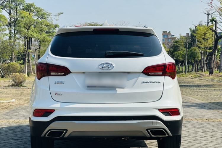 Used Hyundai Santa Fe 2017 2.0T Automatic Two-Wheel Drive Smart Version 7 Seats