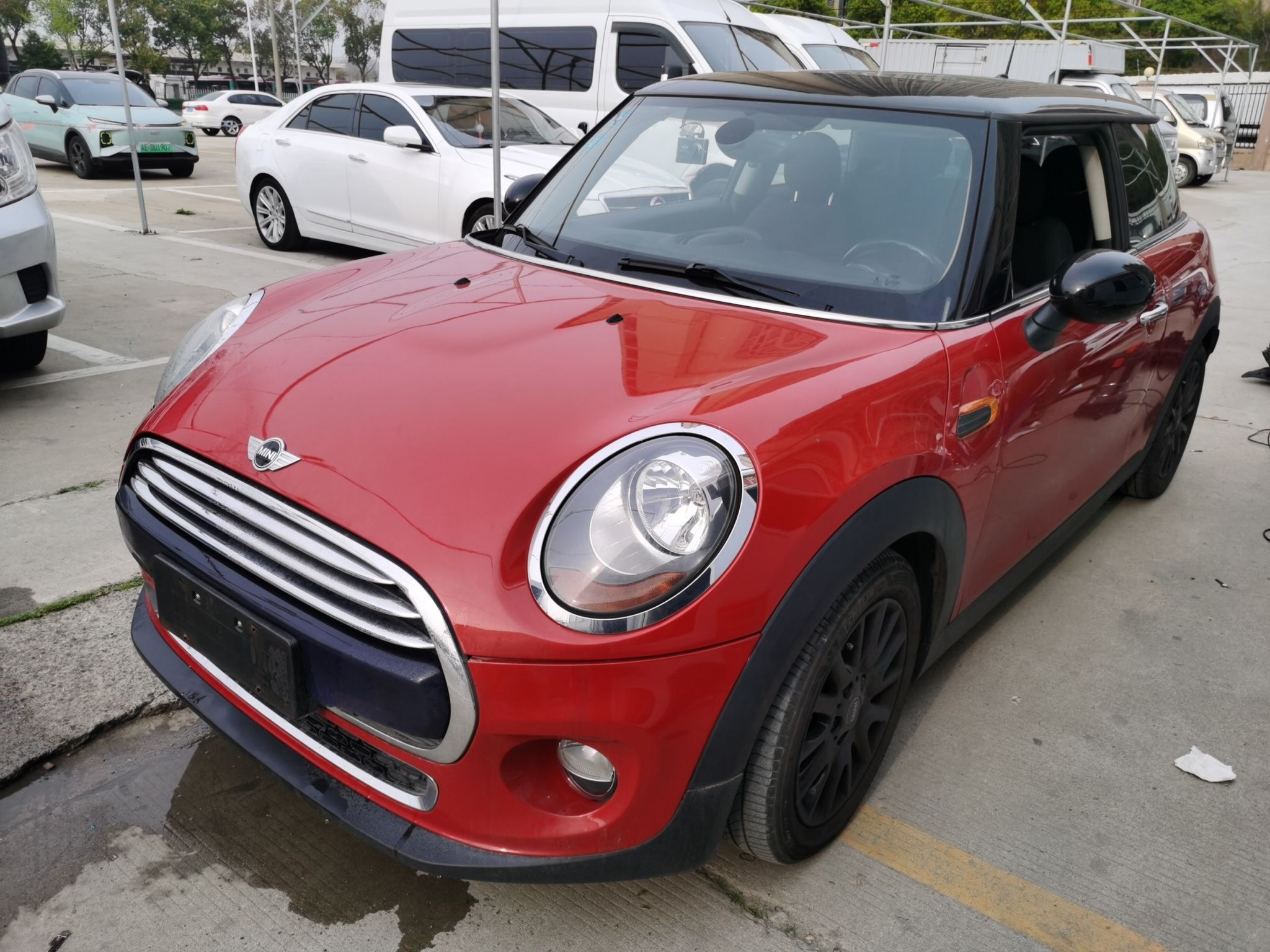 Под передней частью автомобиля