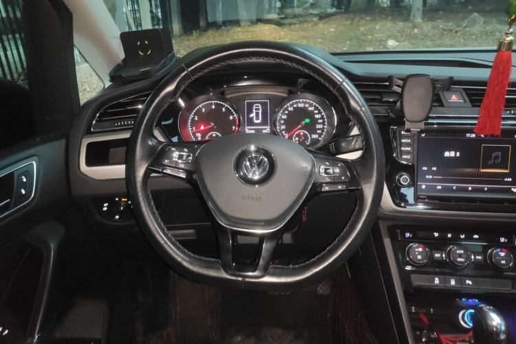 Used Volkswagen Touran 2018 Volkswagen Touran L 280TSI DSG Comfort Edition 6-seater