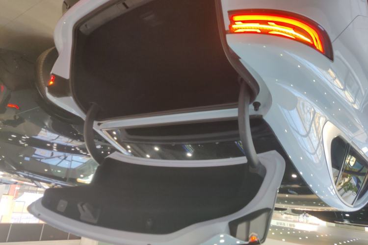 Used VOYAH PASSION 2023 Four-Wheel Drive Long-Range Version Trunk