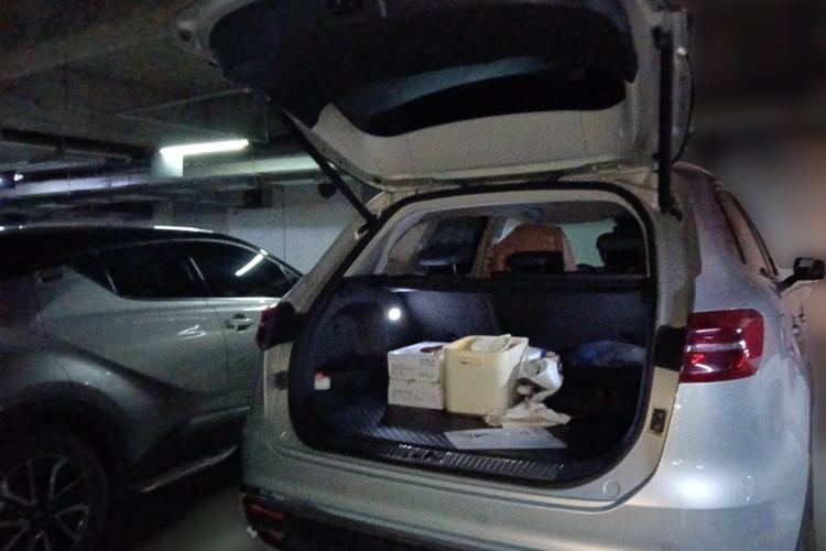 Used Hongqi HS5 2022 Revised Version 2.0T Smart Connect Flagship Edition Trunk