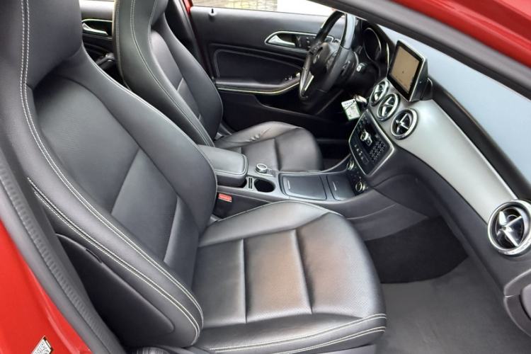 Used Mercedes-Benz GLA 2015 GLA 200 Sport Edition Interior 9